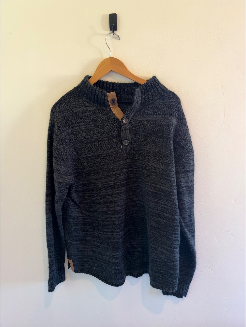 Men’s Large Charcoal Gray Marled Henley Knit Sweater Pullover